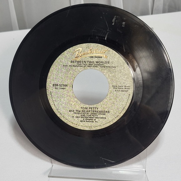 45 Record Tom Petty & The Heartbreakers You Got Lucky/Between Two Worlds Accept. - Picture 4 of 6